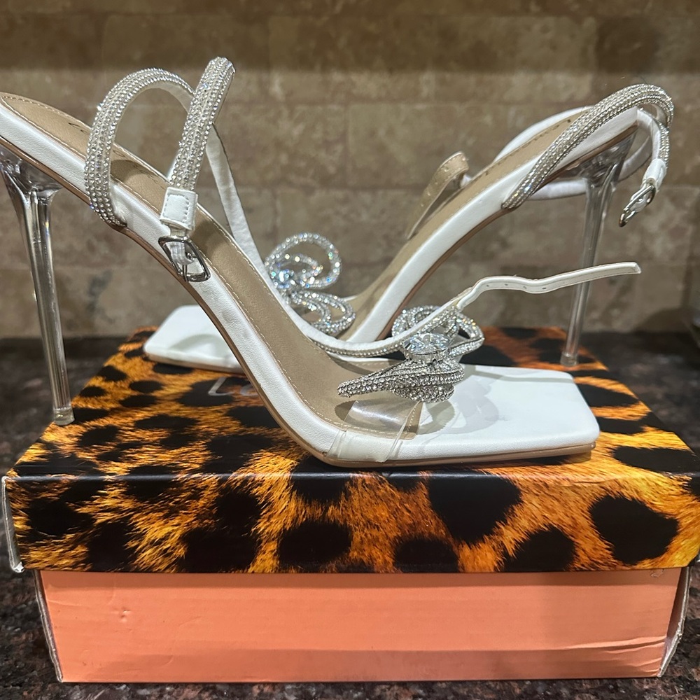 Beautiful white heels with sparkling bow. Size 11